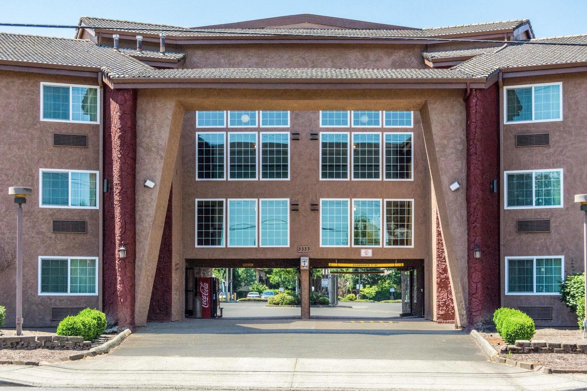 Aloha Inn & Suites Exterior photo